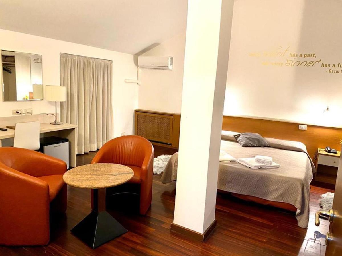 Hotel Ares Milano Exterior foto